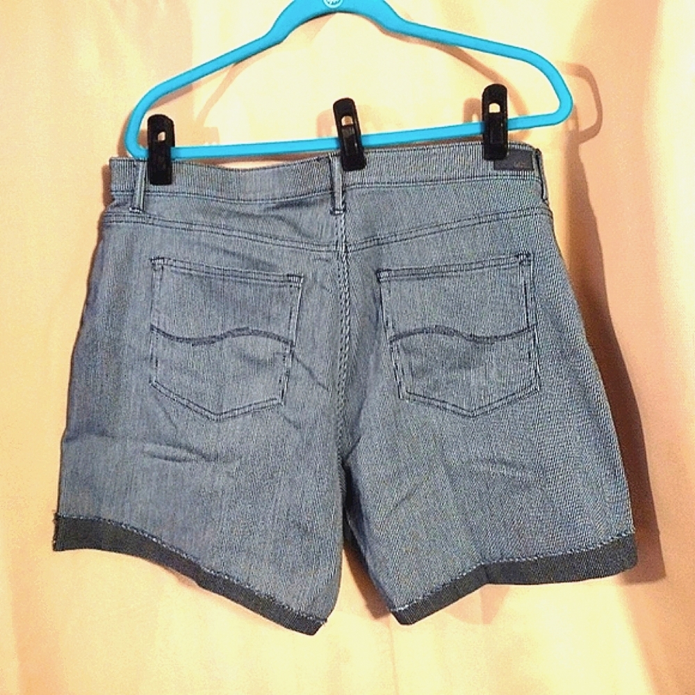 Lee Mid Rise Shorts - Picture 4 of 8